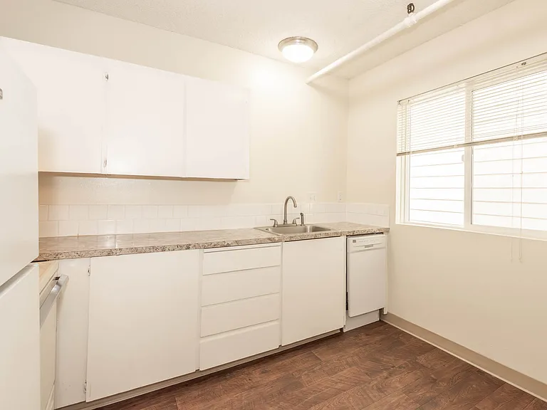 Grandview Apartments — Photo 8