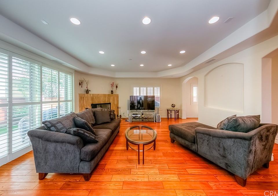 1st image of 1917 Perry Ave #B