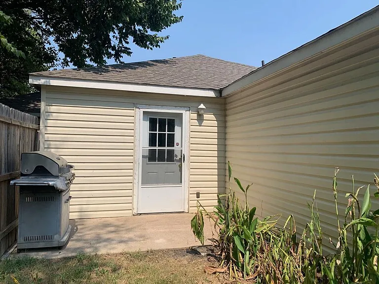 1602 W Elm St — Photo 20