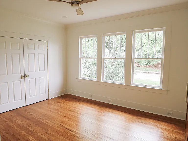 907 Iris St — Photo 10