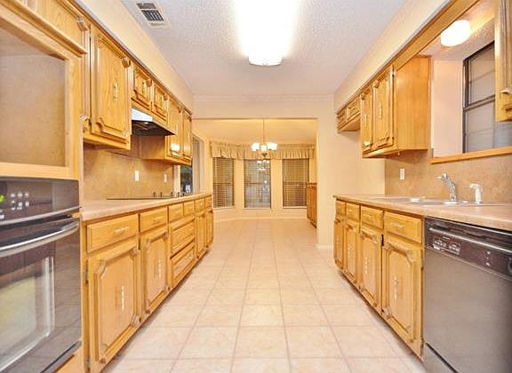 5th image of 100 High Ridge Ct