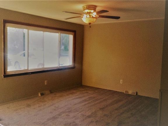 4th image of 4905 Greenwood Dr
