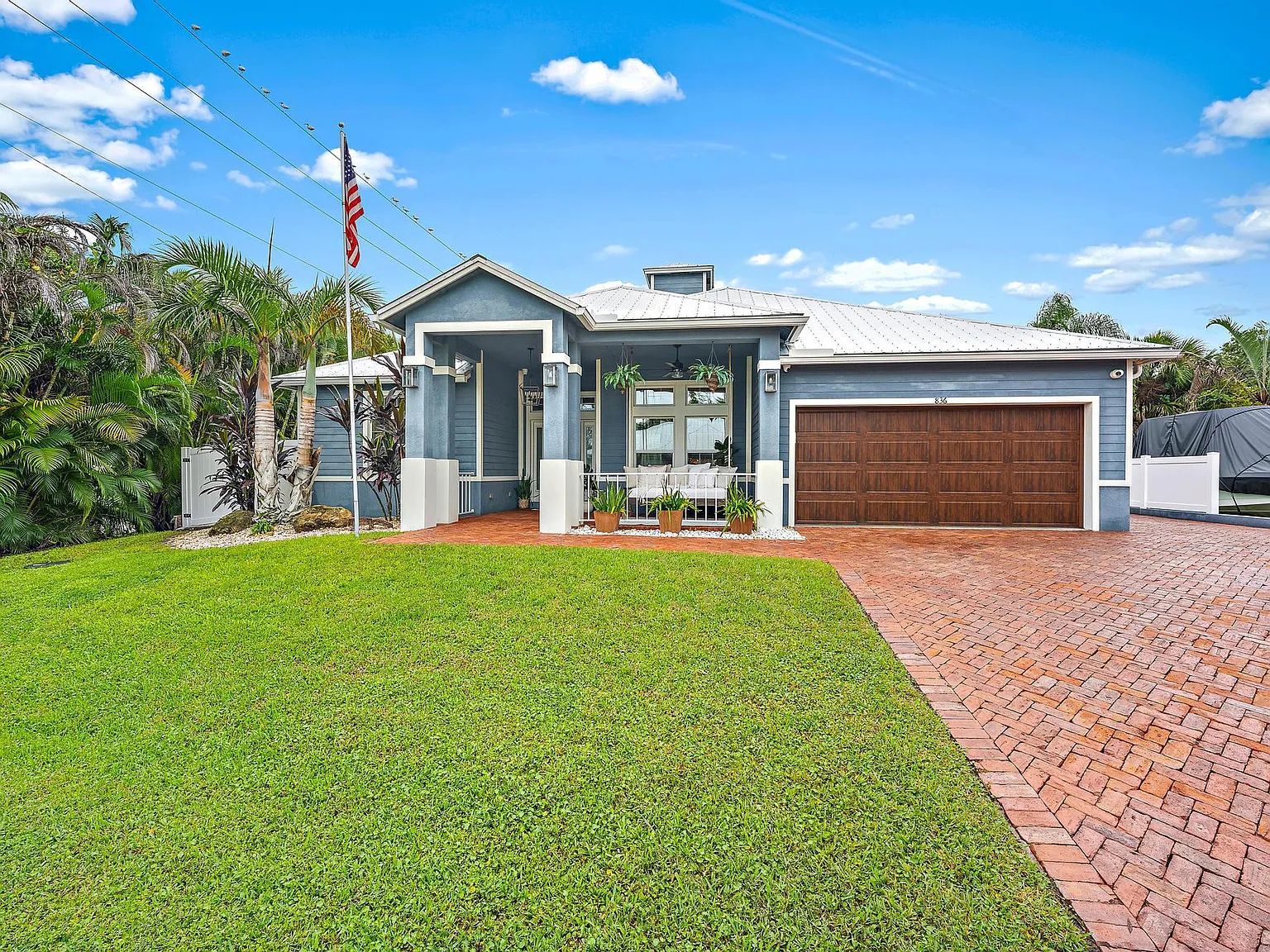 4 bed, 2.5 bath, 1953 sqft, $8,000 — Photo 2