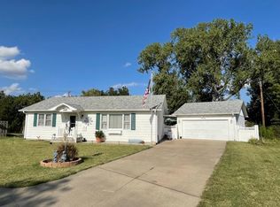 616 W 17th St, Larned, KS 67550