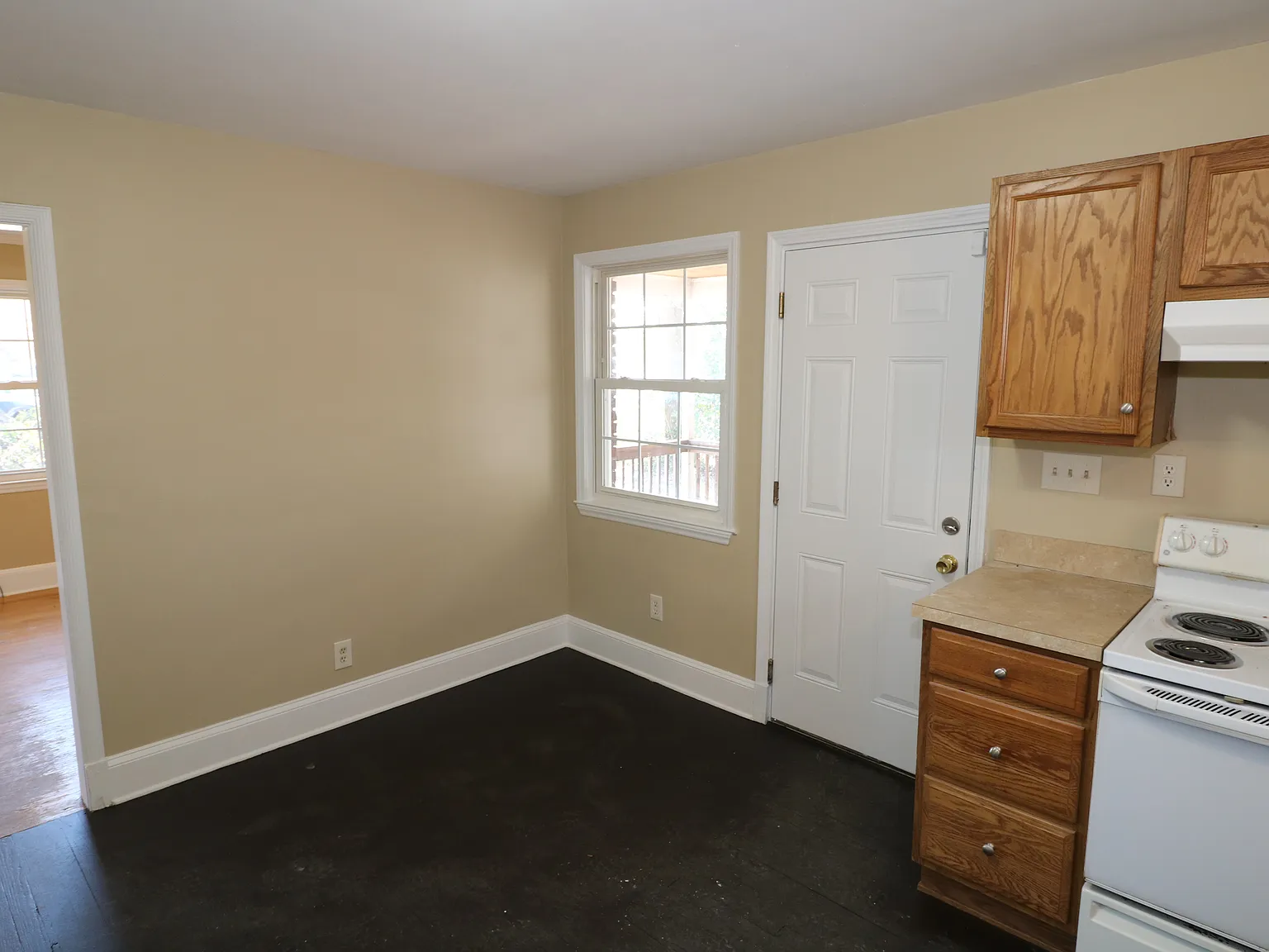 3 bed, 1.5 bath, 1368 sqft, $1,700 — Photo 3