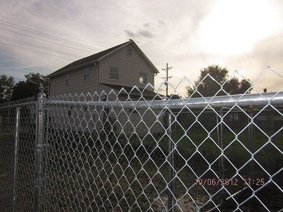 2nd image of 816 Bennett St