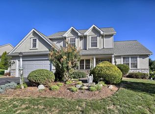 216 Round Hill Ln, Lancaster, PA