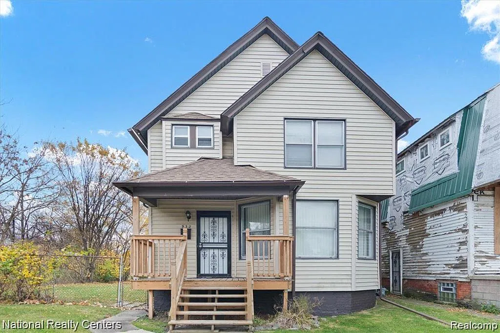 3 bed, 1.5 bath, 1497 sqft, $1,700 — Photo 1