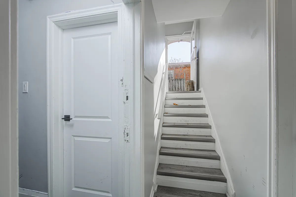 Building Photo - 99 Haig St #2
