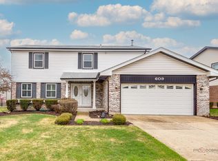 609 Thames Dr, Schaumburg, IL 60193