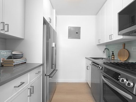 5th image of 154 E 29th St #806