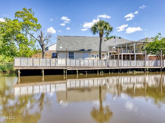 2nd image of 409 Caribe Pl S