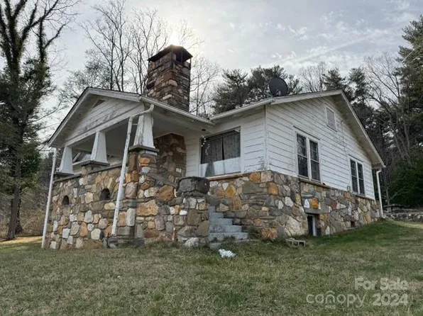 62 Old Bee Tree Rd, Swannanoa, NC 28778