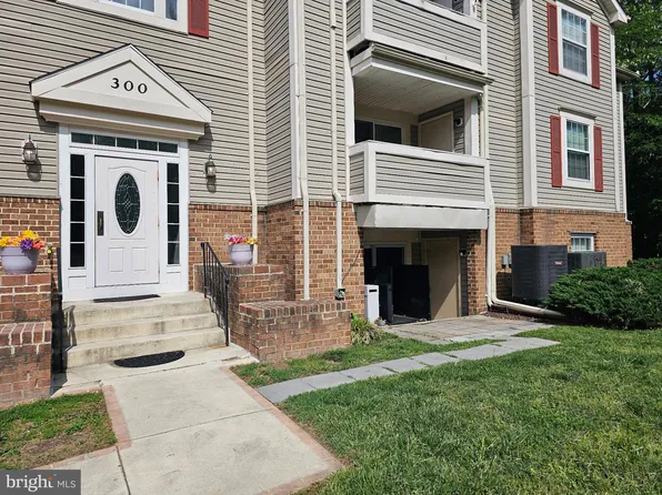 306 Long Cove Ln #D, Baltimore, MD 21221