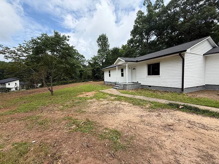 250 Robin Hood Ln — Photo 2