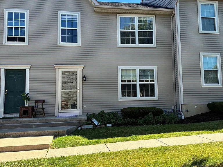 17 Cranberry Rdg #4 — Photo 1