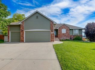 2118 E Myrtlewood Cir, Derby, KS 67037