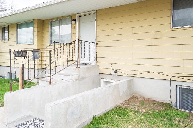 1st image of 235 W 20th St