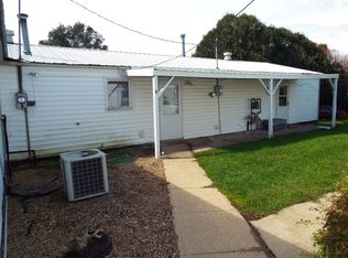 312 W Spring St APT 4, Strawberry Point, IA 52076