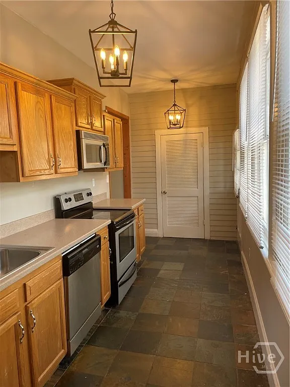 2 bed, 1.5 bath, 1128 sqft, $2,200 — Photo 3