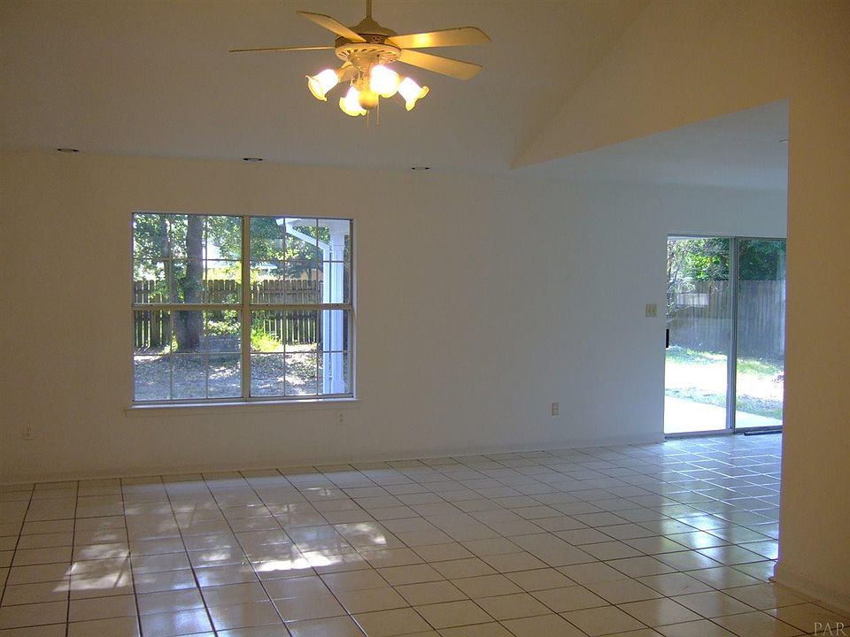 1st image of 424 S 72nd Ave