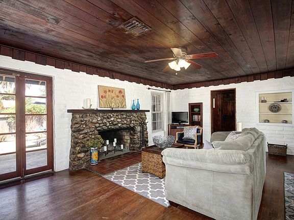 2nd image of 2851 Danube Dr