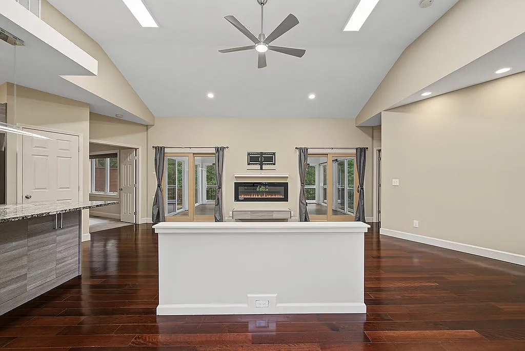 2 bed, 1500 sqft, $2,500 — Photo 4