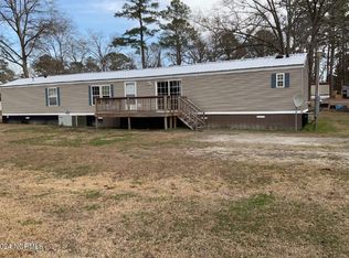 704 Brownwood Dr, Richlands, NC 28574