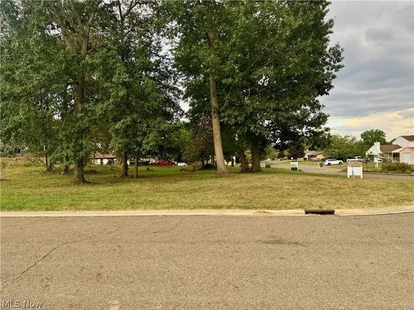 537 E Lakewood Dr, Canal Fulton, OH 44614