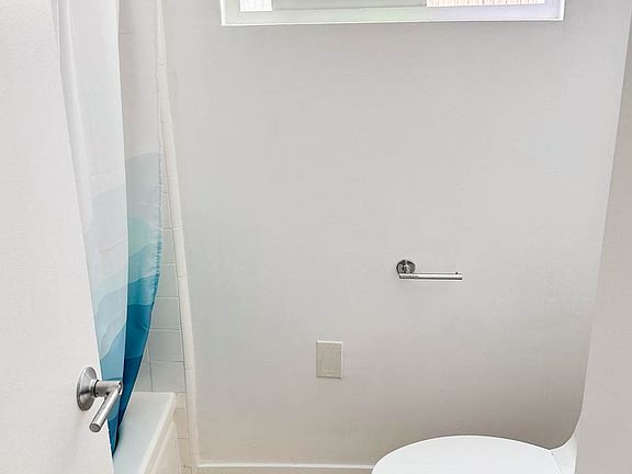 5th image of 416 Rose Ave #4-2