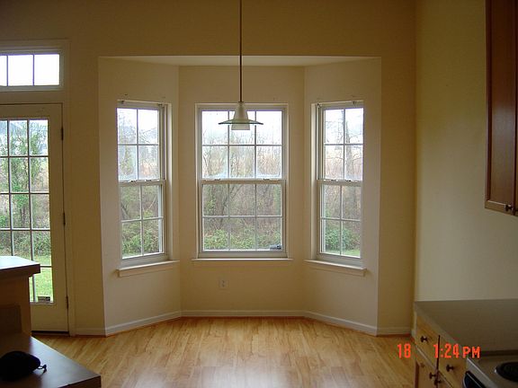 Eat in kitchen open to dining room