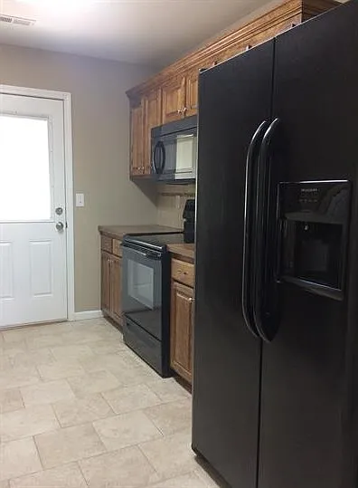 610 B West Market St - 2 — Photo 3