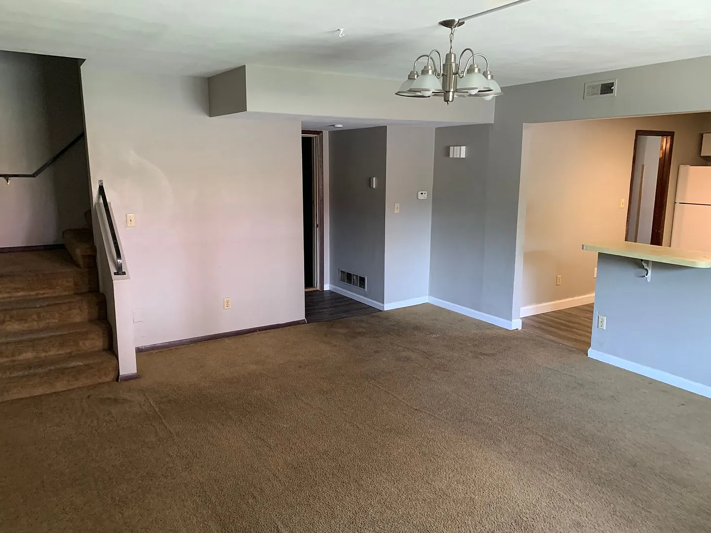 1002 W McBean St photo 1