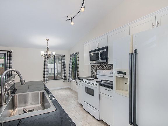 4th image of 1051 Walden Blvd SE
