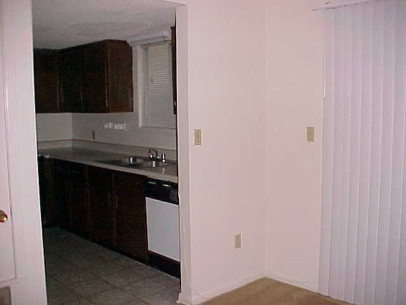 4th image of 545D Oakland Ave E