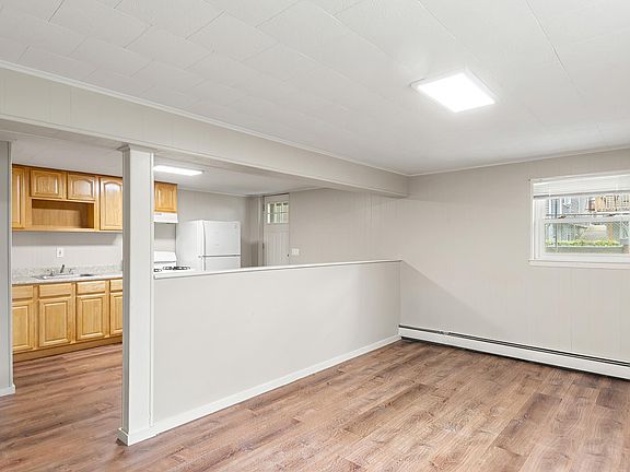 4th image of 1122 Throgmorton Ave