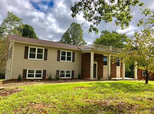 6180 Mountainside Dr, Hickory, NC 28601