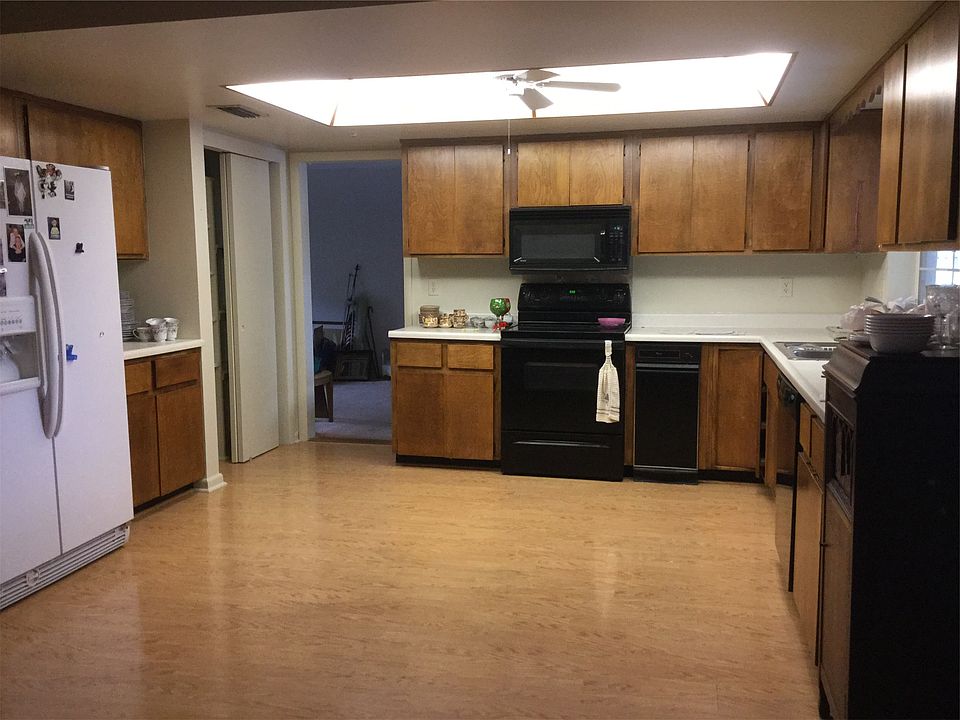 2nd image of 300 Miami Ave