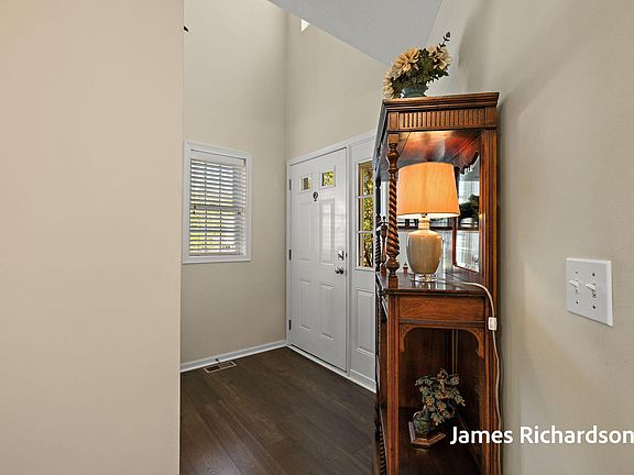 5th image of 15322 Broadmoor Pl