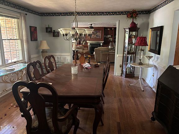 5th image of 261 Hillmore Dr