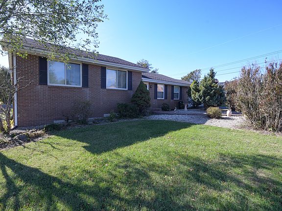 3rd image of 708 Melanie Ln