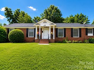 6834 Woodstream Dr, Charlotte, NC 28210
