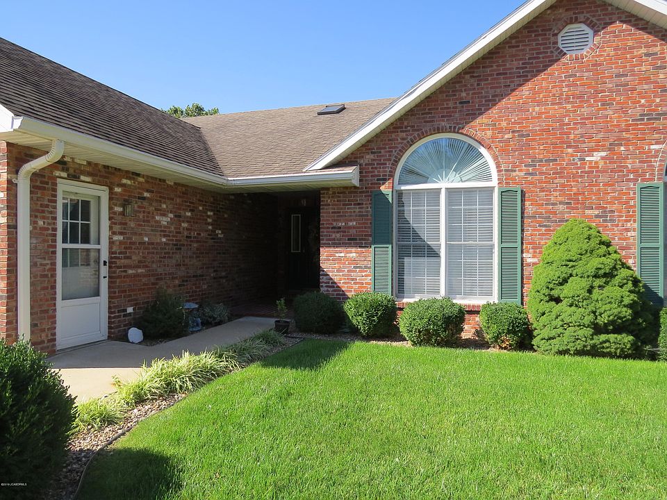 1st image of 802 Strasburg Ct
