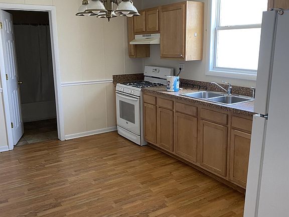 3rd image of 351 W 19th St