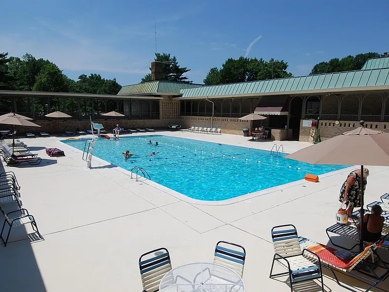15100 Interlachen Dr #821 — Photo 44