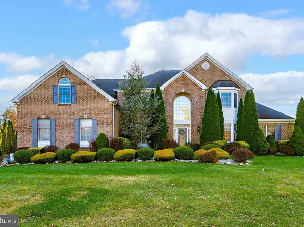2 Hearthwood Ct, Manahawkin, NJ 08050