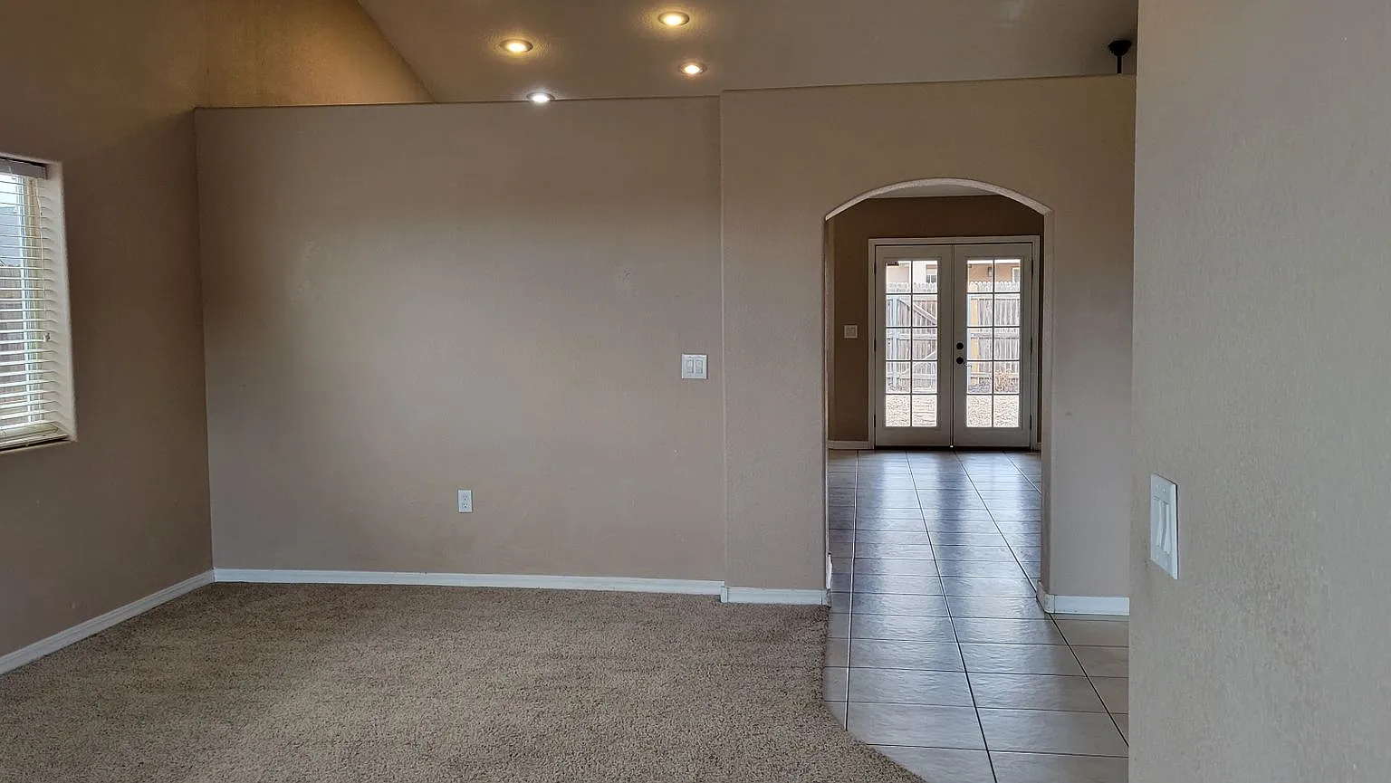 Four Bedrooms In College Park — Photo 3