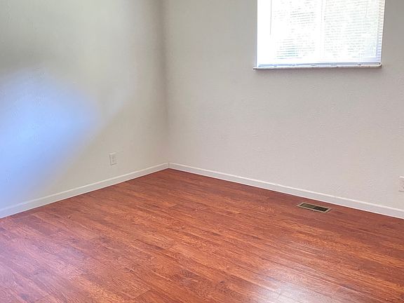 5th image of 608 Patty Dr APT D