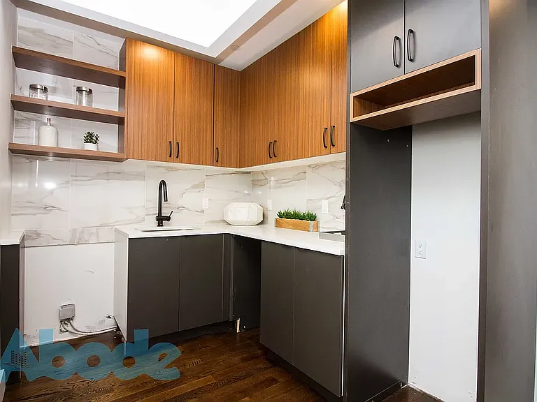 980 Halsey St #7R — Photo 3