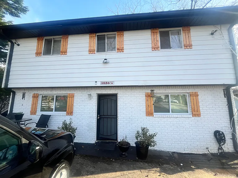 1886 Phillips Ave #B — Photo 2